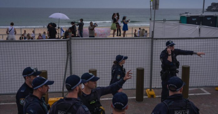 Bondi Beach Gunmen Also Used Pipe Bombs in Attack, Police Say Livezstream.com