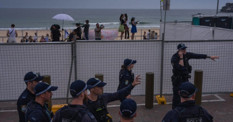 Bondi Beach Gunmen Also Used Pipe Bombs in Attack, Police Say Livezstream.com