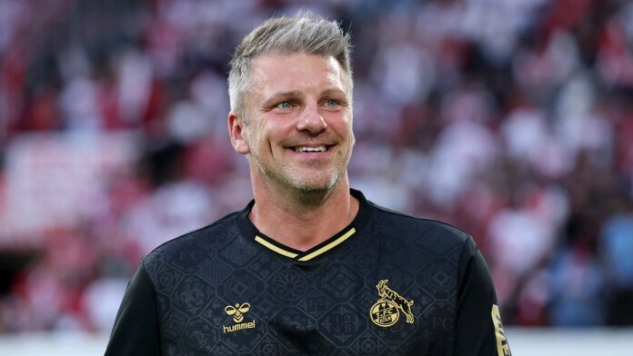 FC Koln head coach turning heads for unusual touchline antics
Livezstream.com