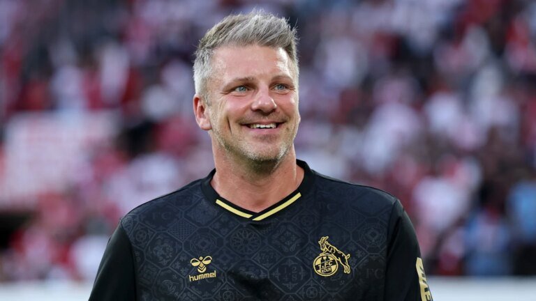 FC Koln head coach turning heads for unusual touchline antics
Livezstream.com