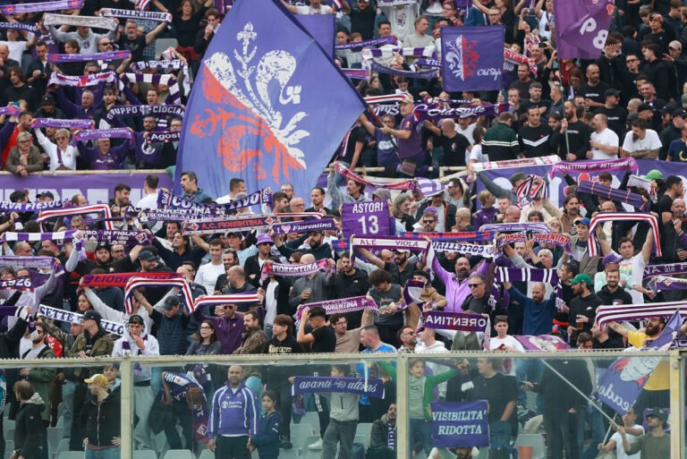 Fiorentina fans announce 20-minute strike over crisis
Livezstream.com