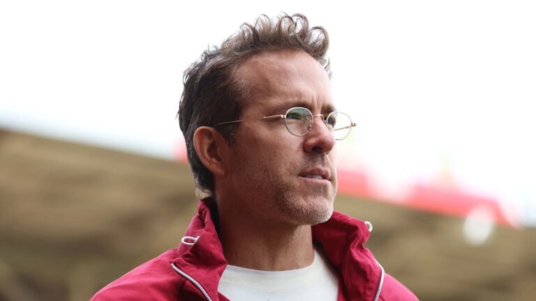 Ryan Reynolds donates £10,000 to fundraiser of Wrexham teenager
Livezstream.com