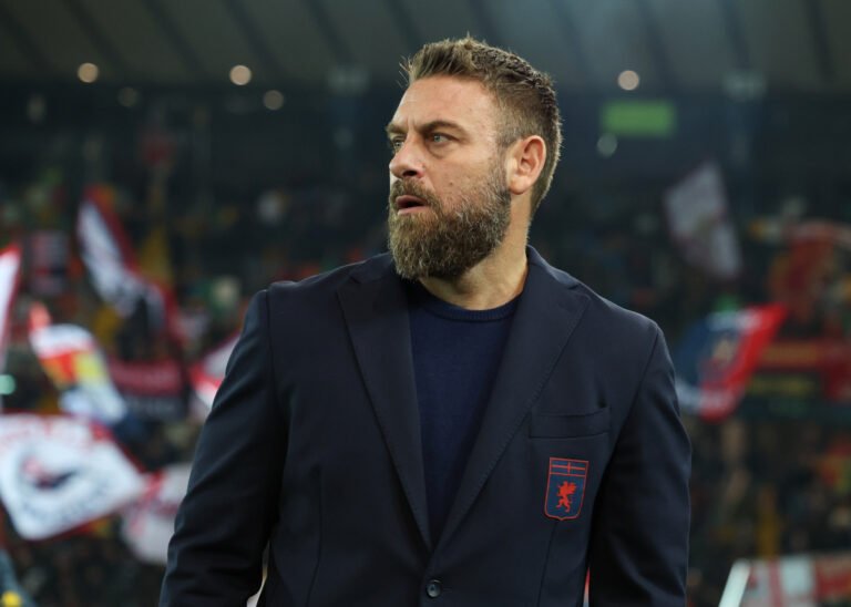 Video: De Rossi given emotional reception and send-off after Roma homecoming
Livezstream.com