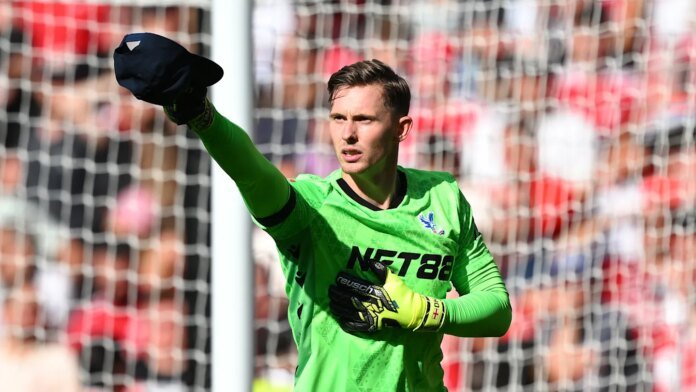 Dean Henderson: Crystal Palace star pays for £1,000 of drinks at pub for jubilant fans
Livezstream.com